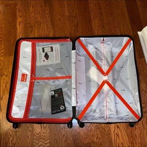 Pydros large suite case